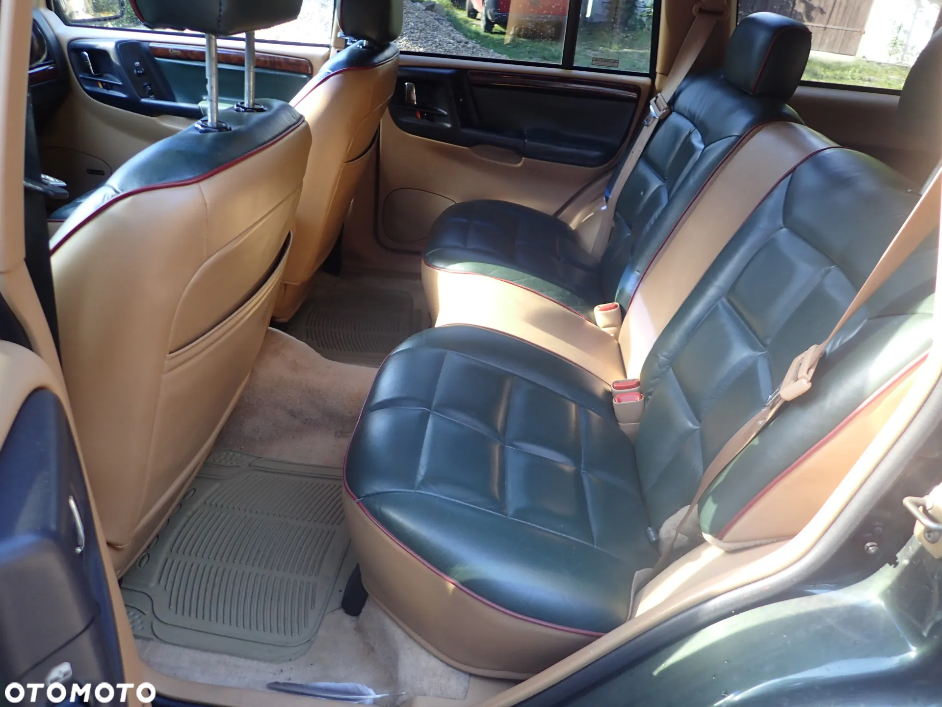 Jeep Grand Cherokee - 31