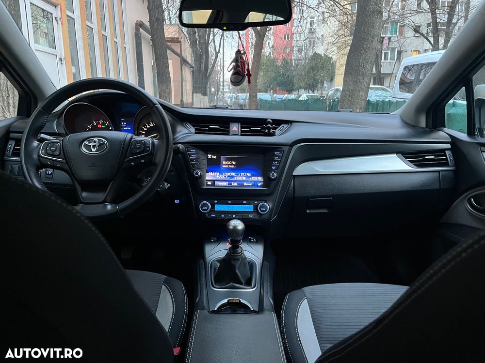 Toyota Avensis 1.8 Executive - 9