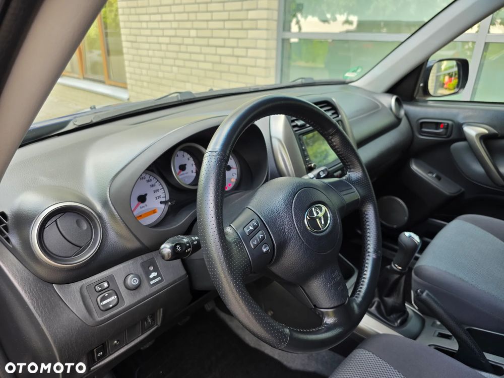 Toyota RAV4 - 16