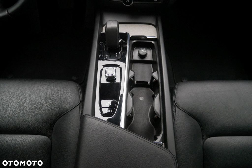 Volvo V60 Cross Country - 11