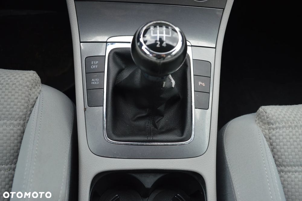 Volkswagen Passat 1.9 TDI Highline - 18