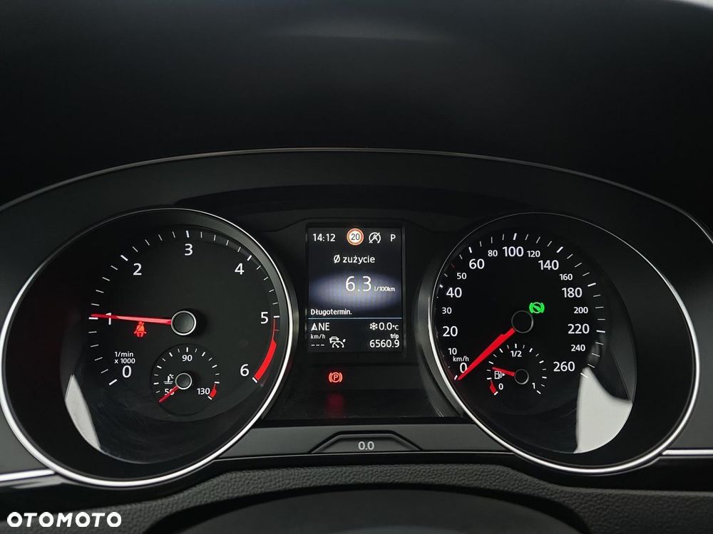 Volkswagen Passat - 14