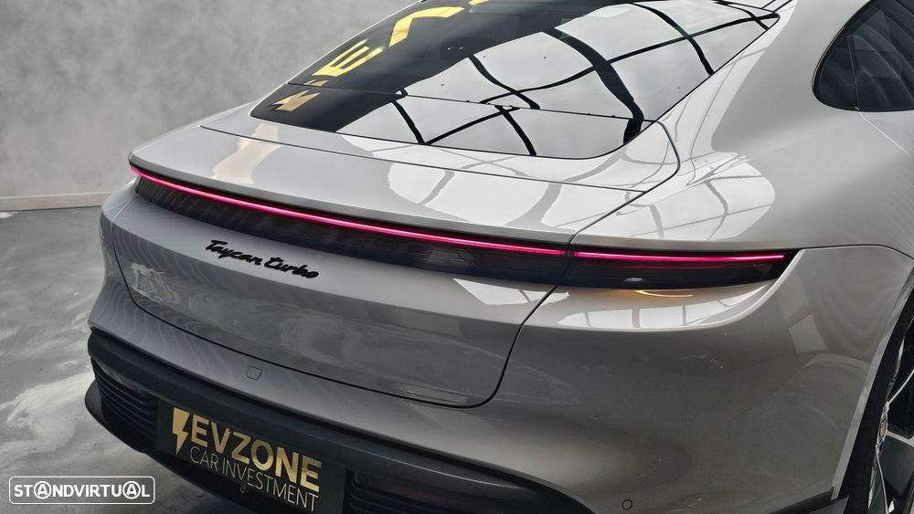 Porsche Taycan Turbo - 8