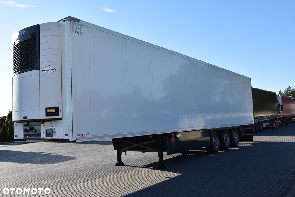 Schmitz Cargobull CHŁODNIA CARRIER VECTOR 1550 ELEKTRYKA / 4 RYGLE / OŚ PODNOSZONA / PALECIARA / DRUKARKA / STAN IDELNY JAK NOWY ! - 2