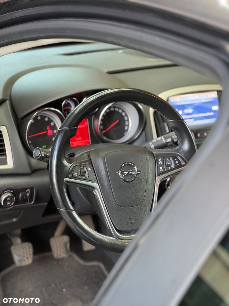 Opel Astra 1.6 Turbo Design Edition - 11