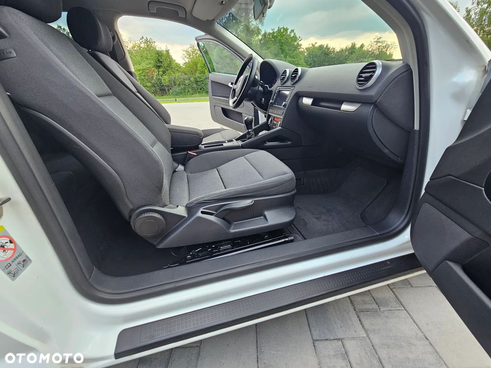 Audi A3 3-drzwiowe 1.6 Attraction - 21