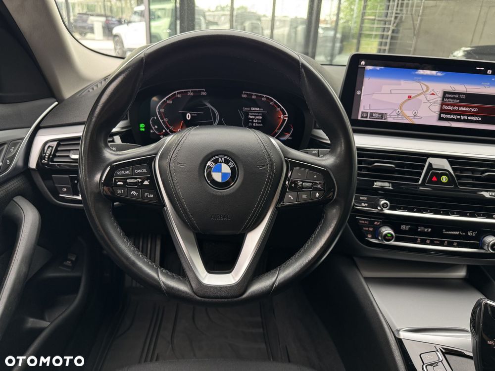 BMW Seria 5 520i mHEV - 17