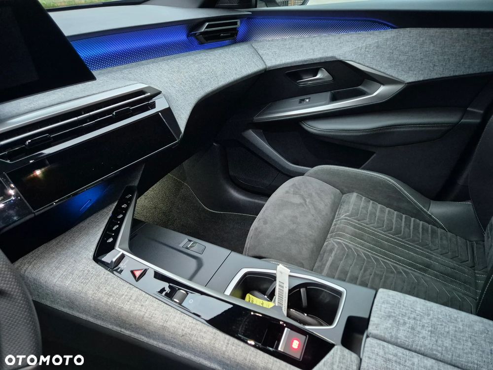 Peugeot 3008 195 e-DSC7 GT EXCLUSIVE - 28