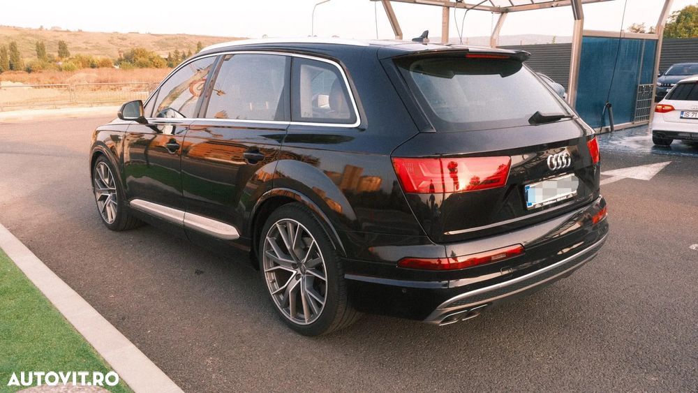 Audi SQ7 - 7