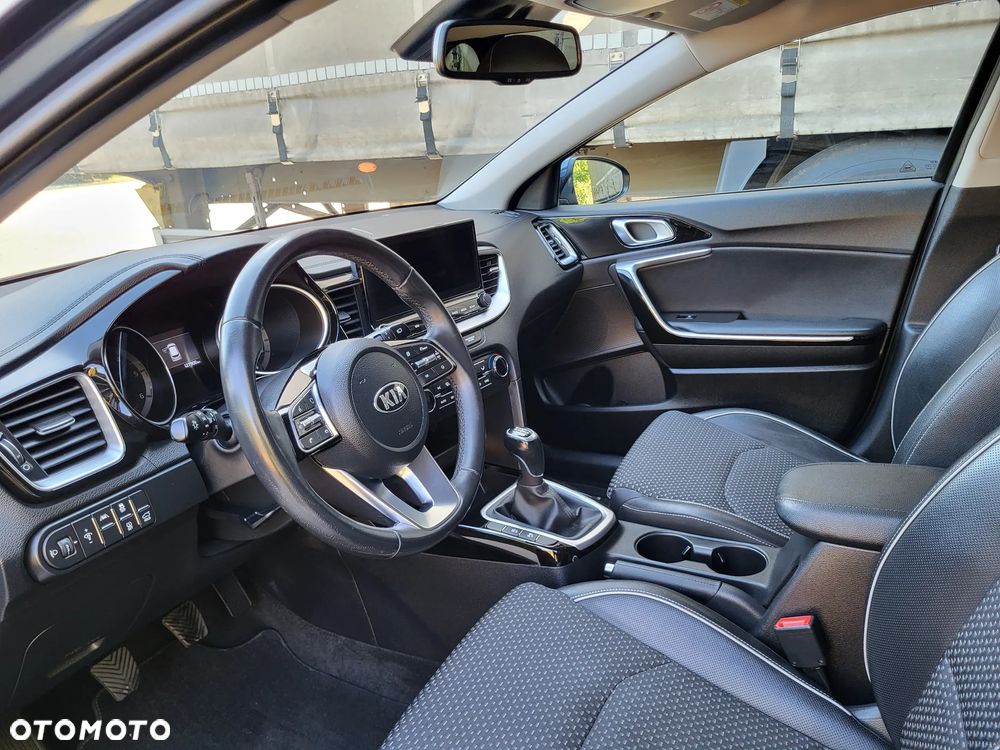 Kia Ceed - 16