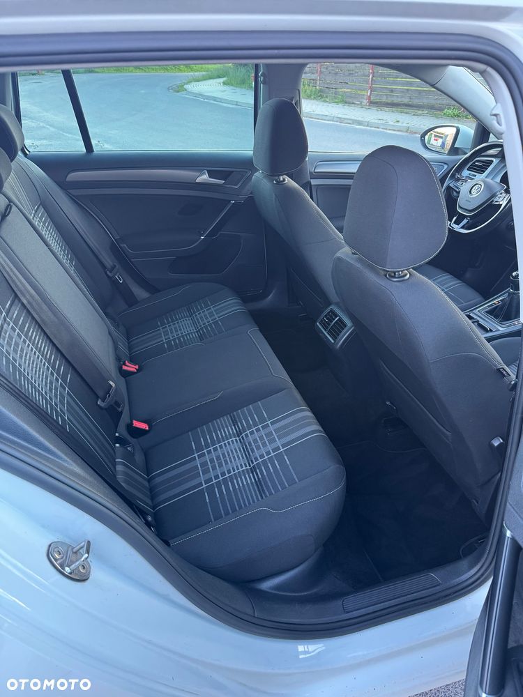Volkswagen Golf 1.6 TDI BlueMotion Technology Lounge - 17