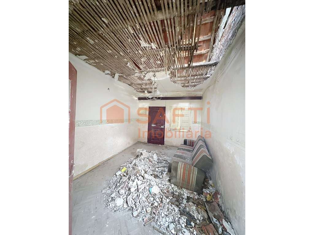 Moradia T2 para restaurar - Grande imagem: 3/18