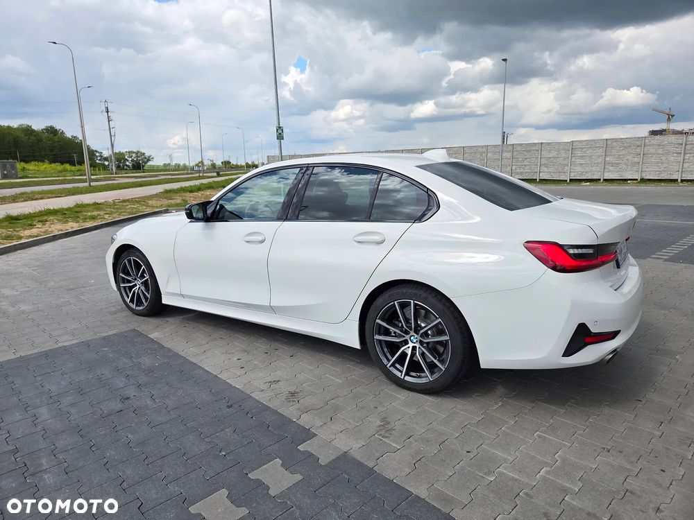 BMW Seria 3 330i Sport Line sport - 2