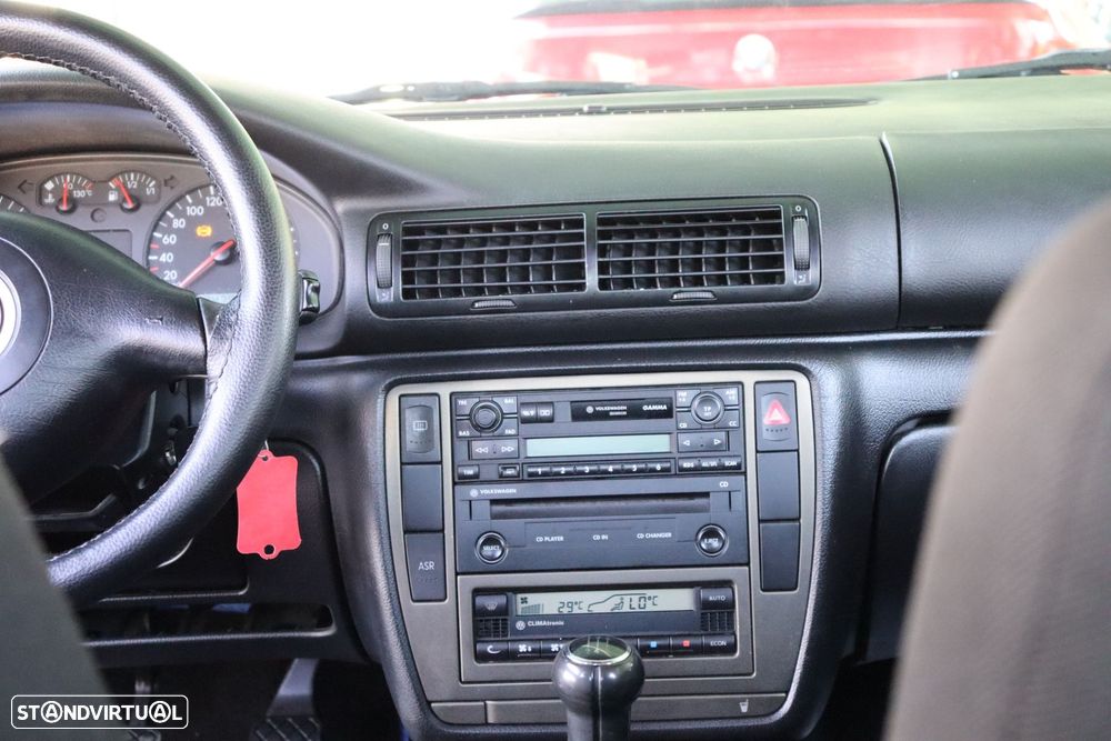 VW Passat 1.9 TDi Confortline - 13
