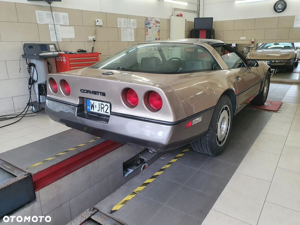 Chevrolet Corvette - 2
