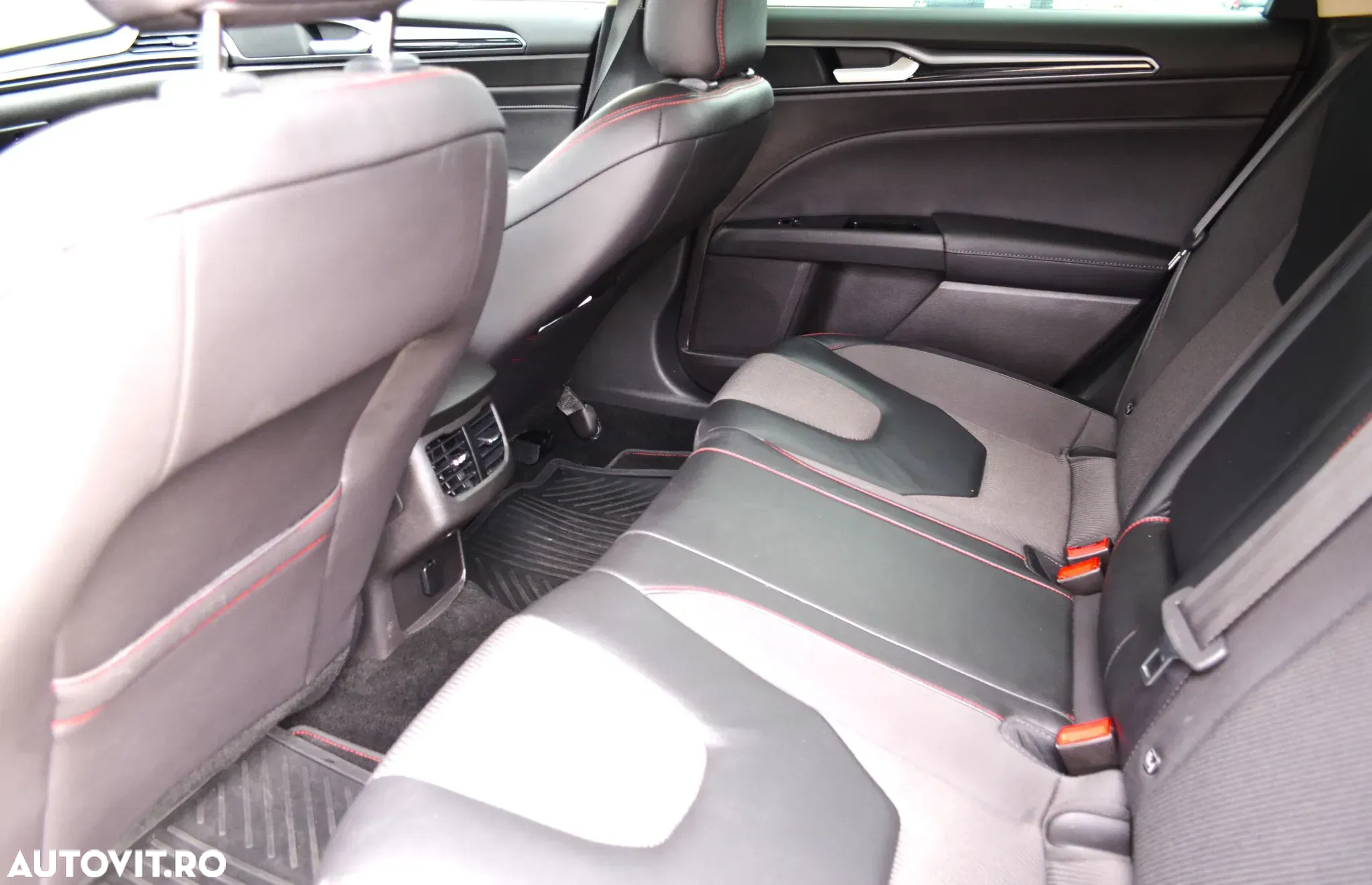 Ford Mondeo 2.0 TDCi Powershift ST Line High - 10
