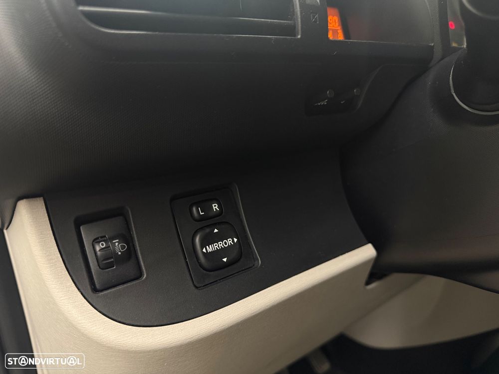 Toyota iQ 1.0 VVT-i Essential+AC - 15