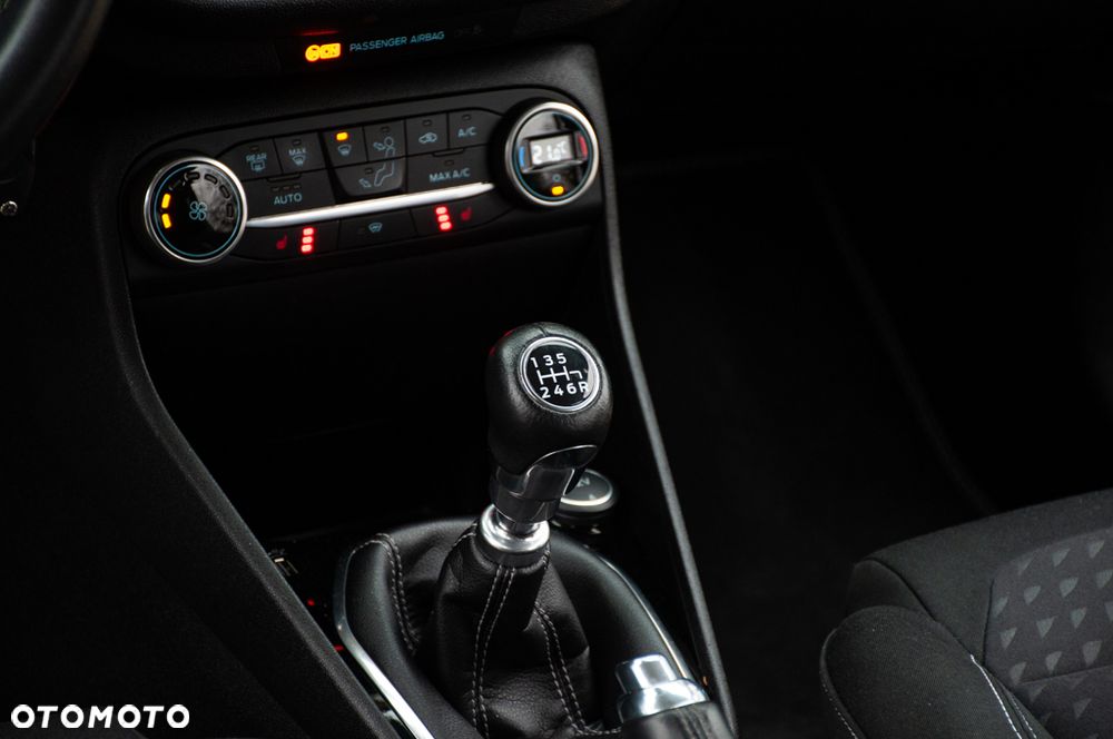 Ford Fiesta 1.0 EcoBoost Titanium - 32