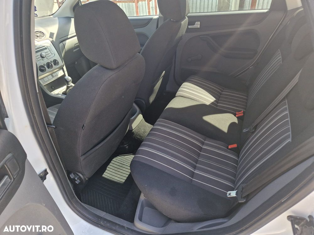 Ford Focus 1.6 TDCI Ambiente - 8