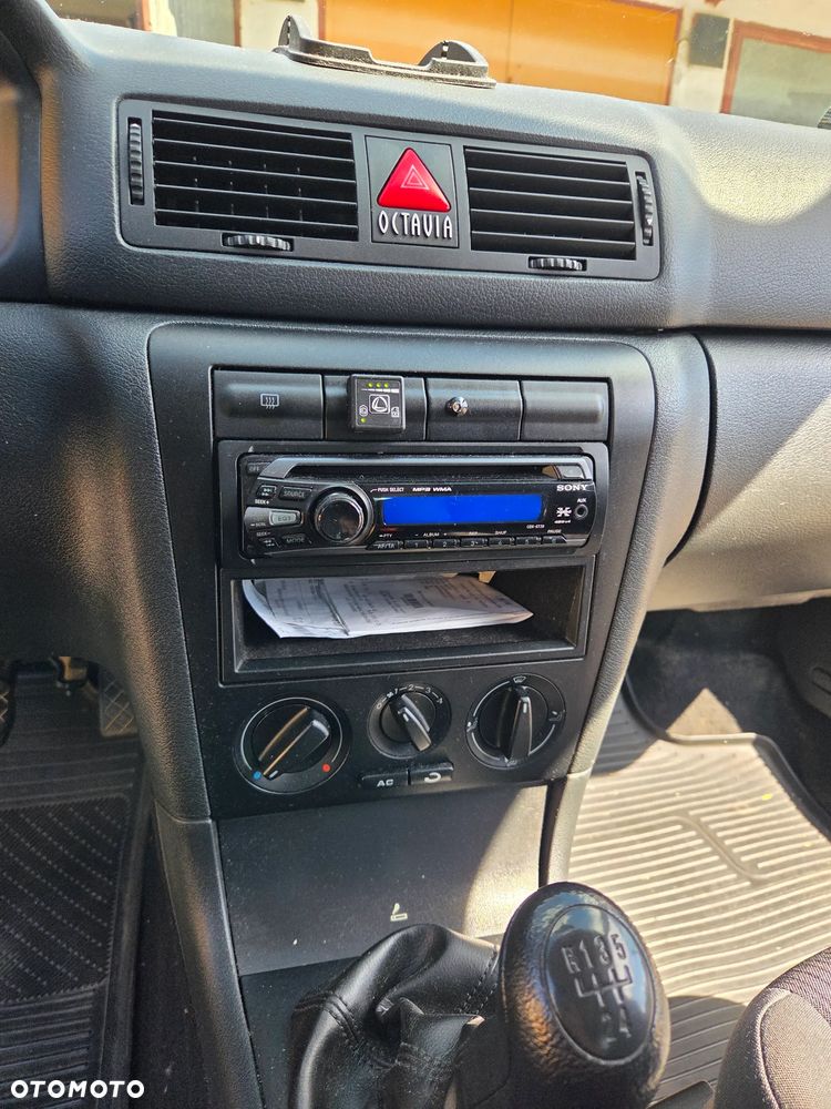 Skoda Octavia 1.6 Tour - 4