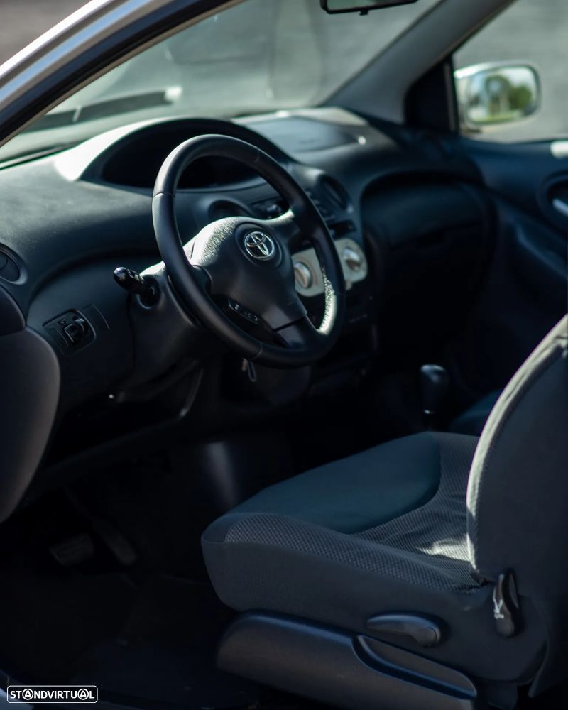 Toyota Yaris 1.0 MMT Final Edition - 24