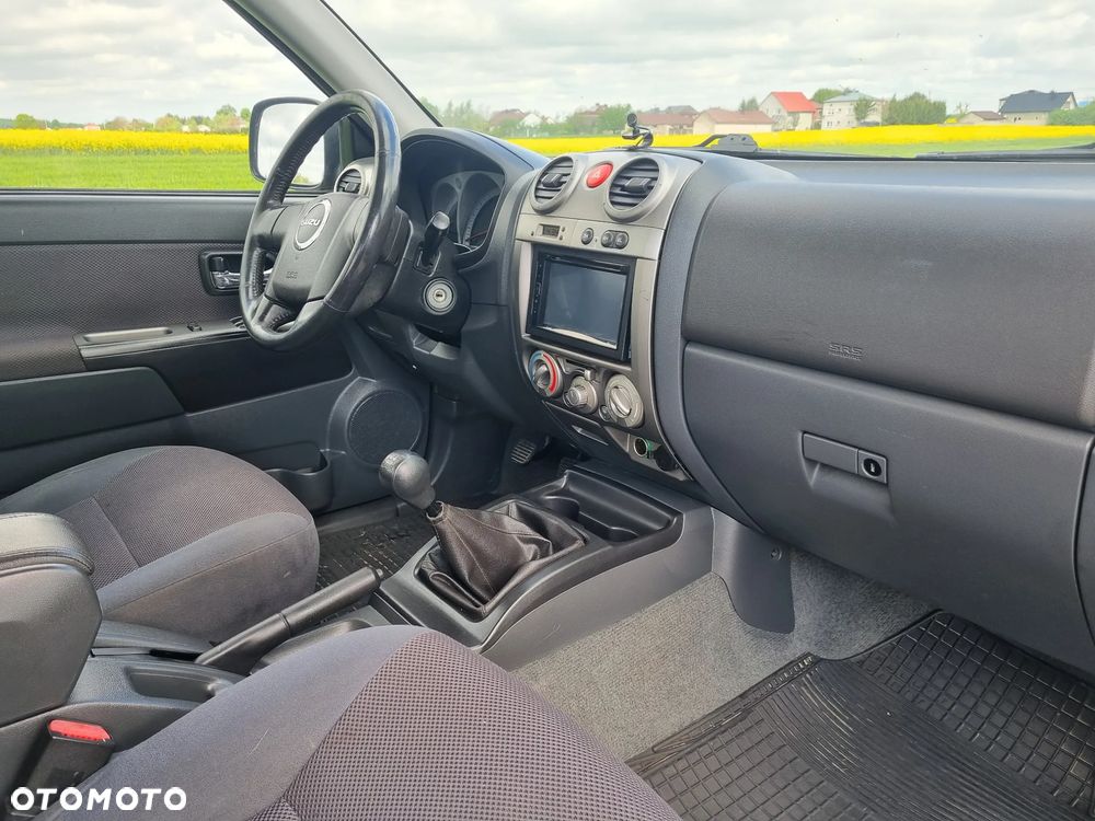 Isuzu D-Max 4x4 Space Cab Custom - 7