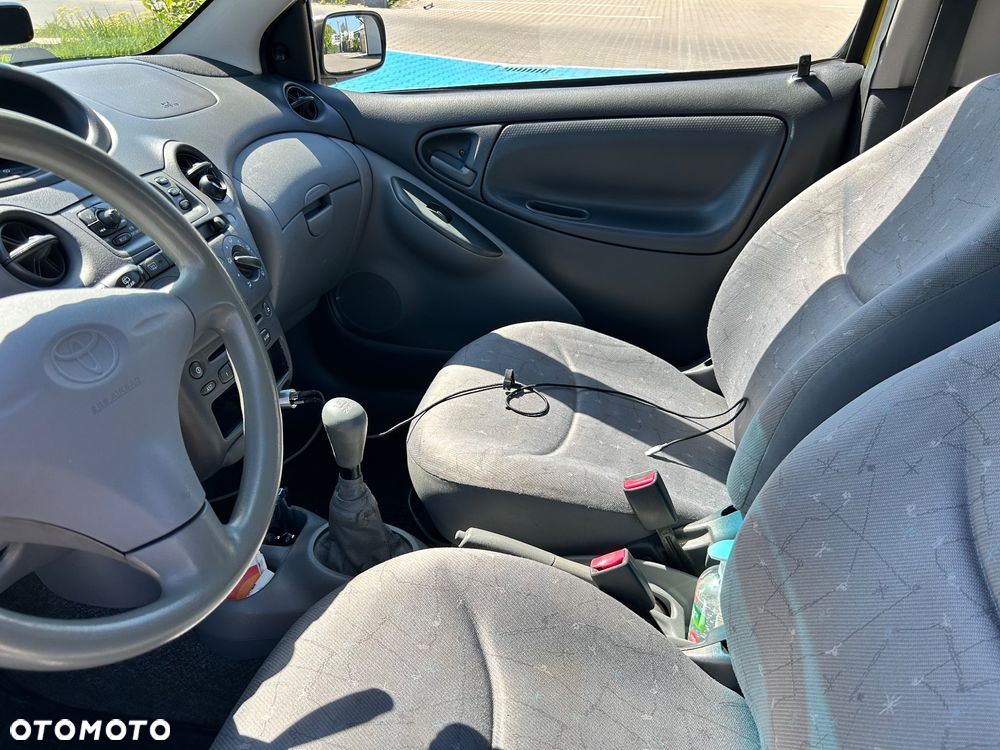 Toyota Yaris - 12