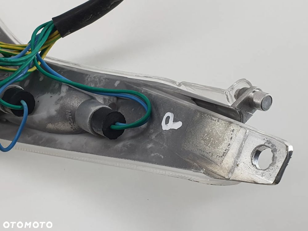 LAMPA TYL PRAWA KIERUNKOWSKAZ  PEUGEOT E-VIVACITY - 9