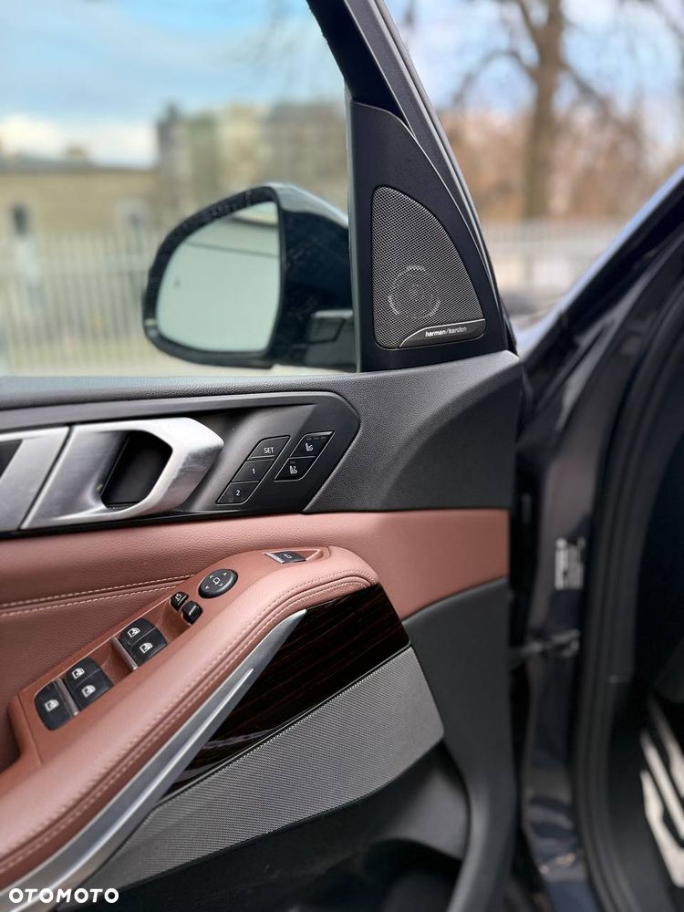 BMW X5 xDrive50i Sport-Aut - 24