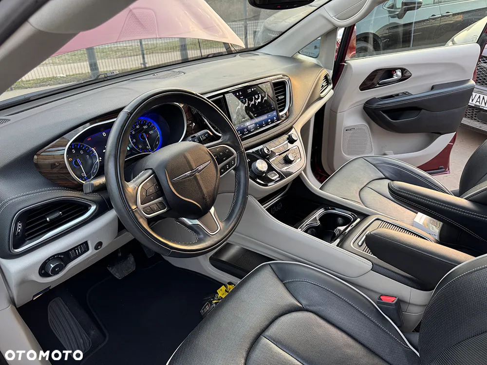 Chrysler Pacifica - 17