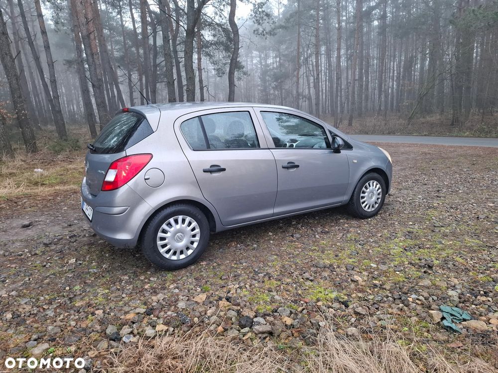 Opel Corsa 1.2 16V Cosmo - 7
