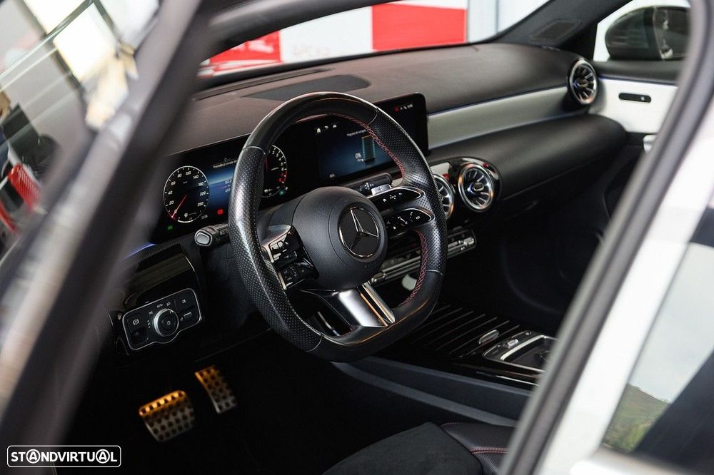 Mercedes-Benz A 250 e AMG Line - 28