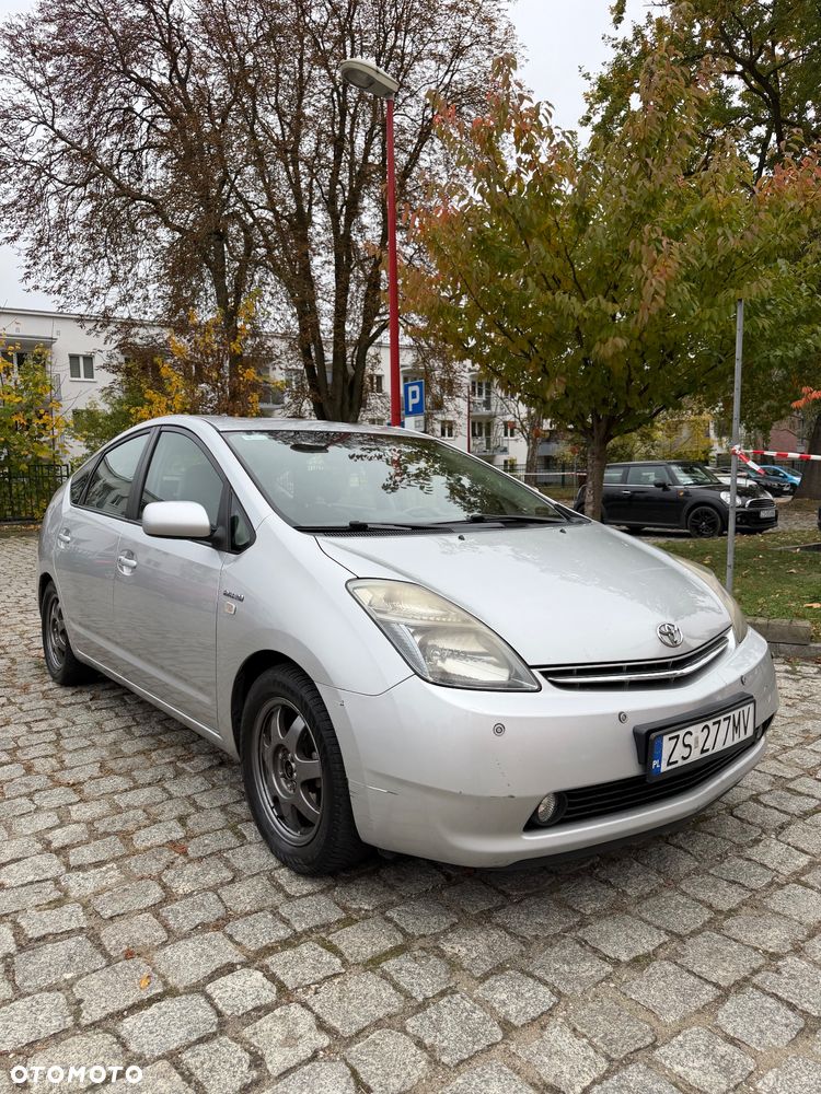 Toyota Prius - 4