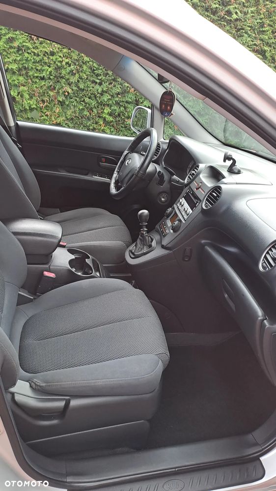 Kia Carens - 10