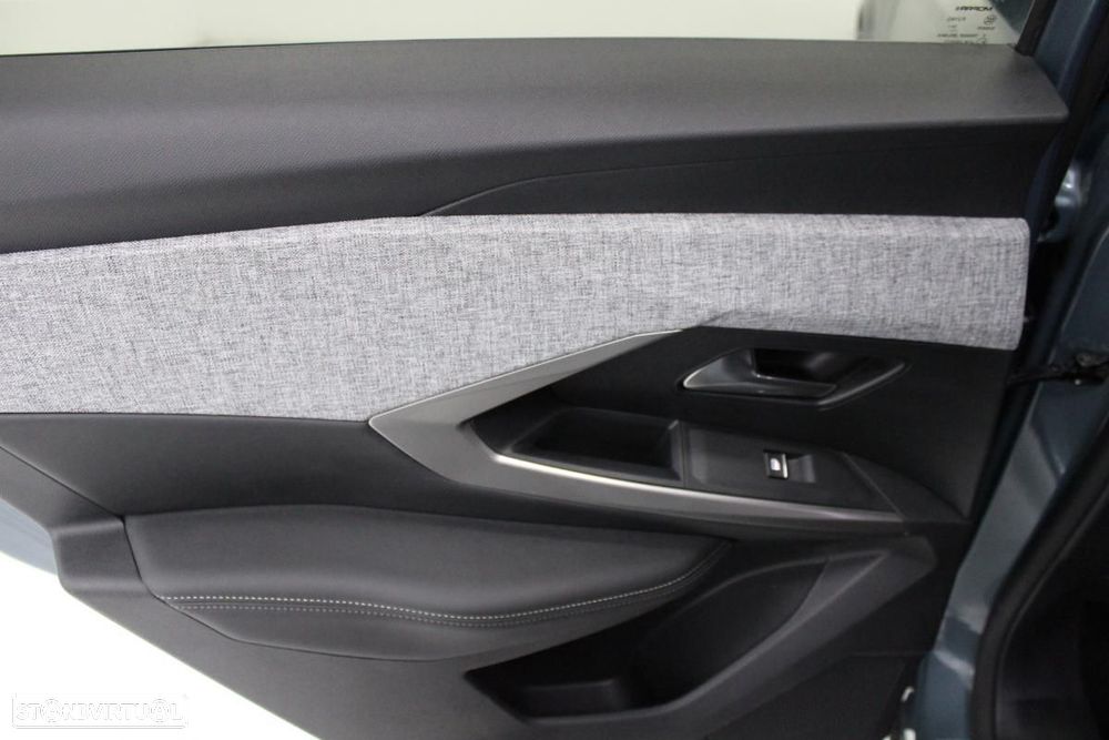 Peugeot E-3008 73 kWh GT - 14