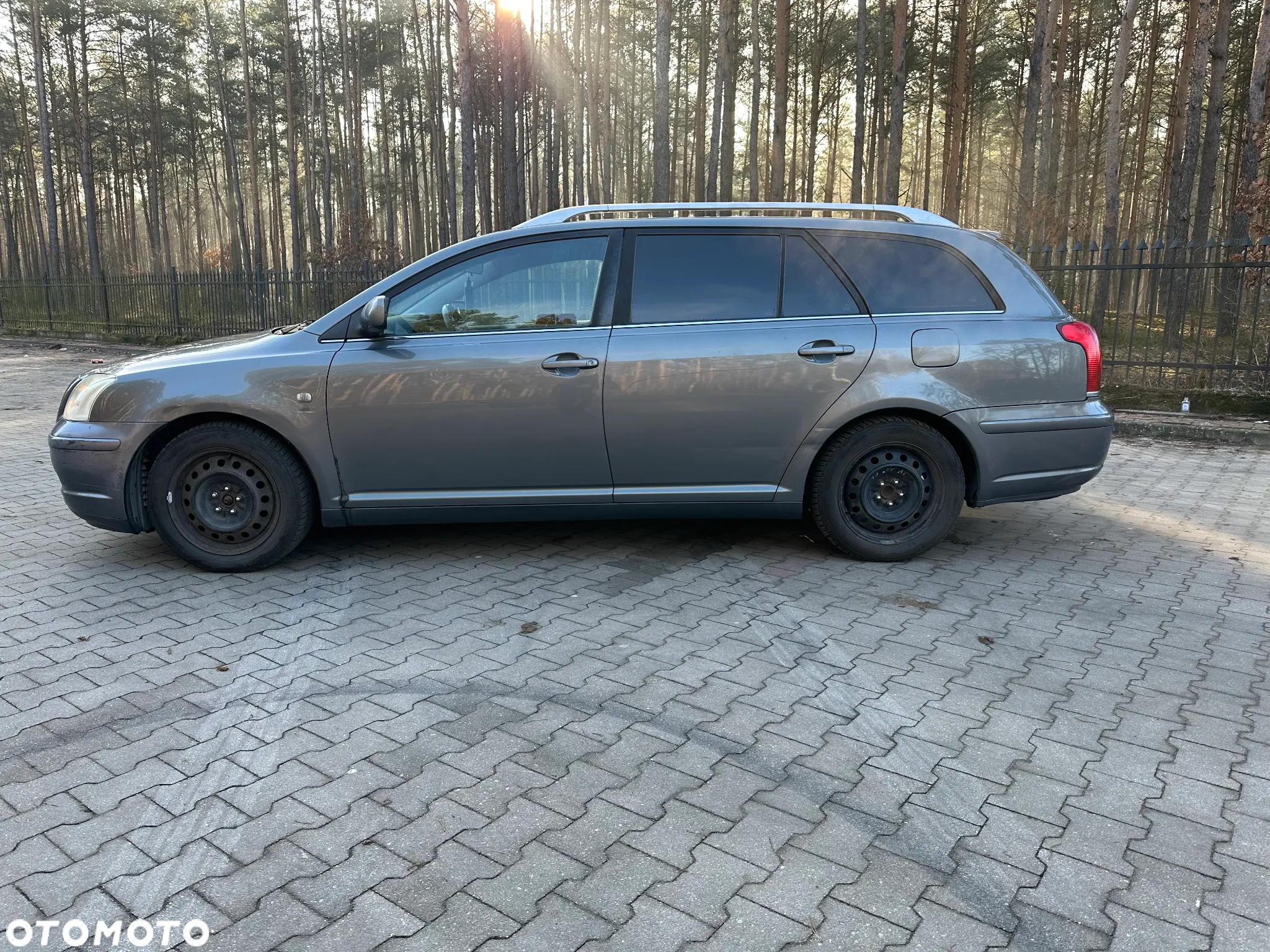 Toyota Avensis 1.6 VVT-i Terra - 3