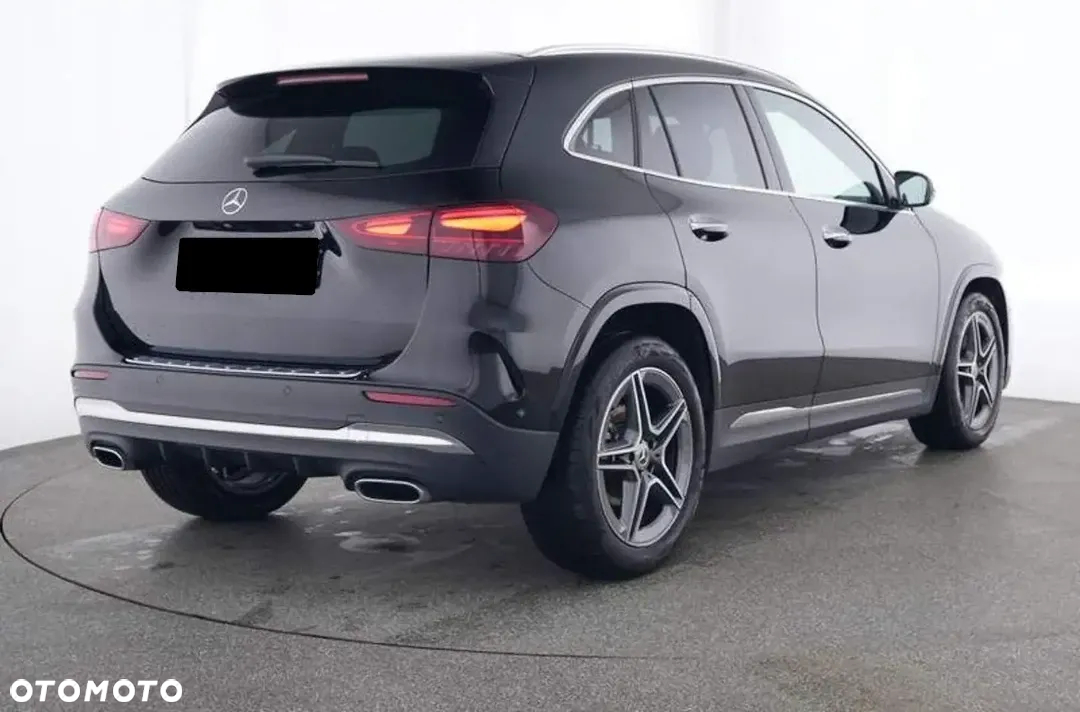 Mercedes-Benz GLA 200 AMG Line - 3
