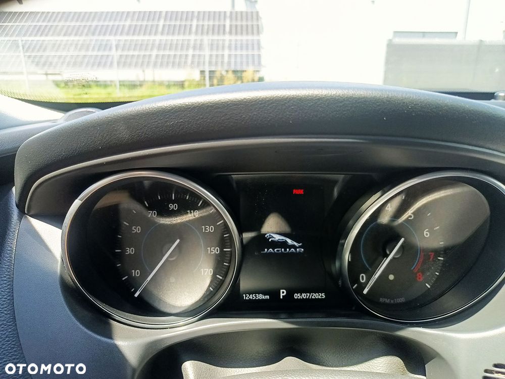 Jaguar XE P250 S - 10