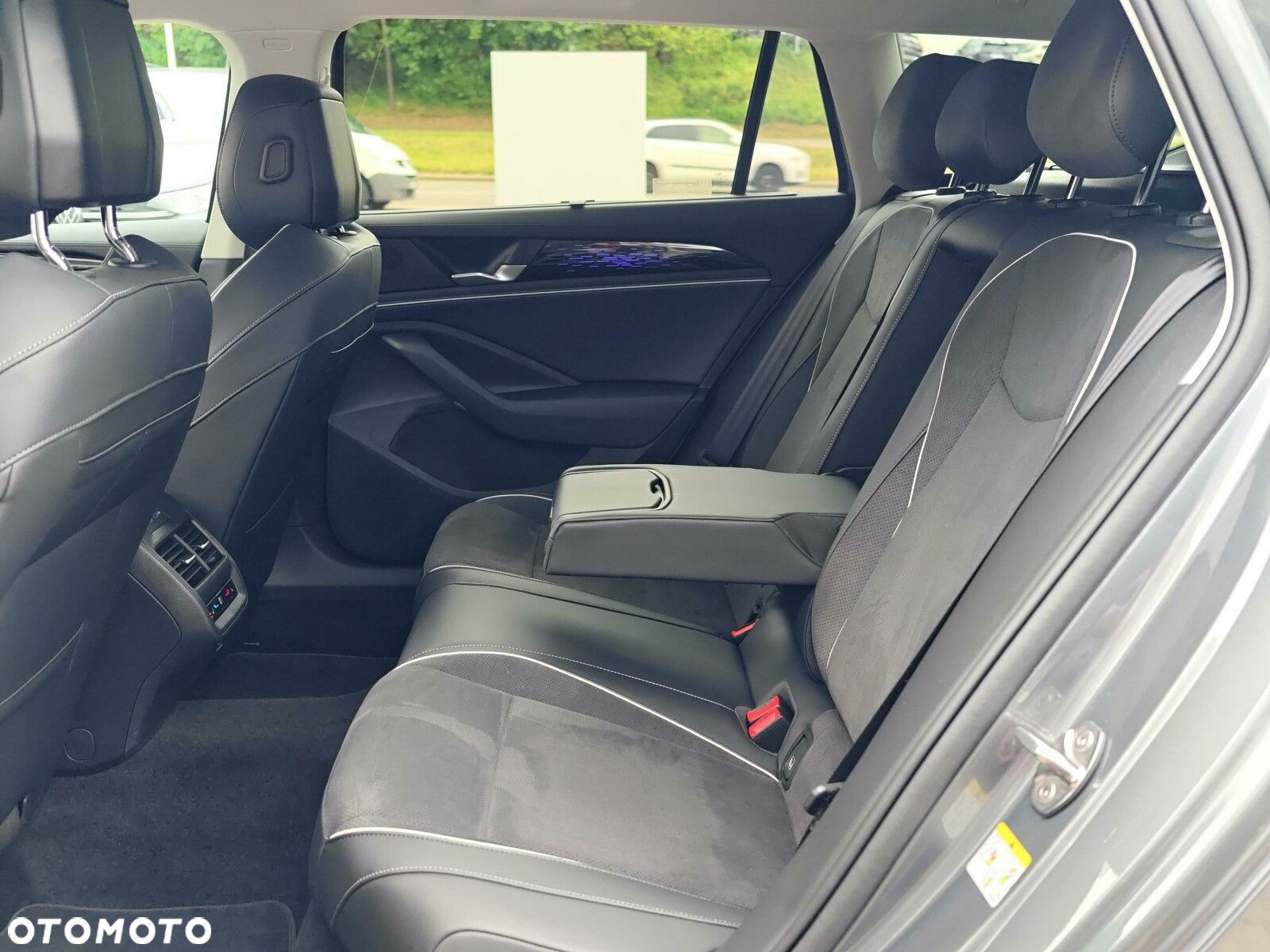 Volkswagen Passat - 34