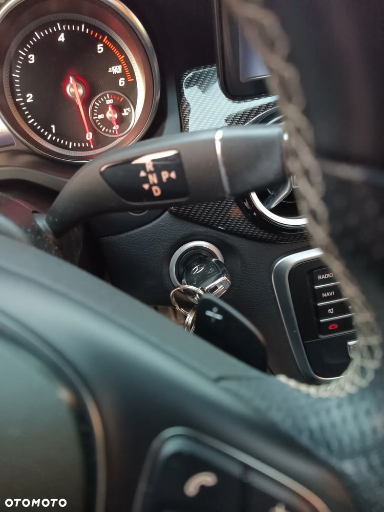 Mercedes-Benz GLA 220 d 7G-DCT UrbanStyle Edition - 32