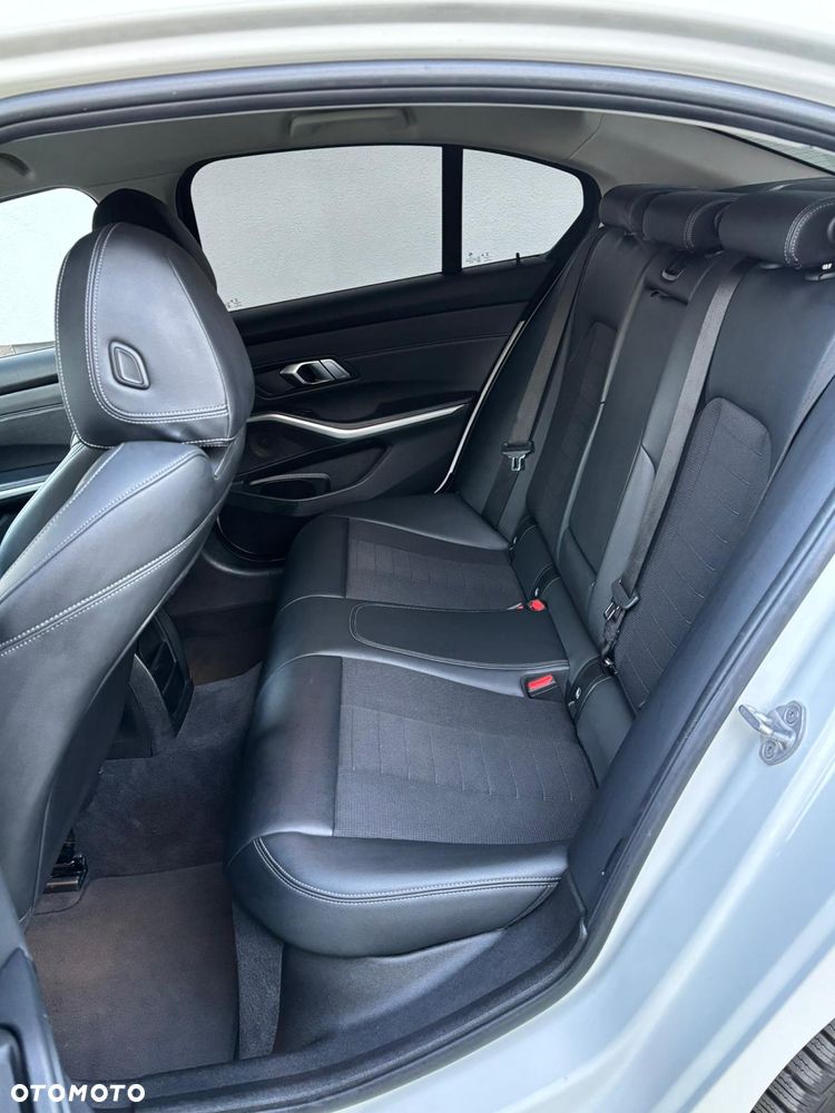 BMW Seria 3 318i - 34