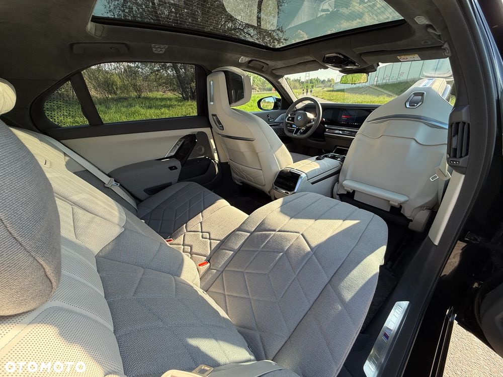 BMW Seria 7 M760e PHEV xDrive sport - 30