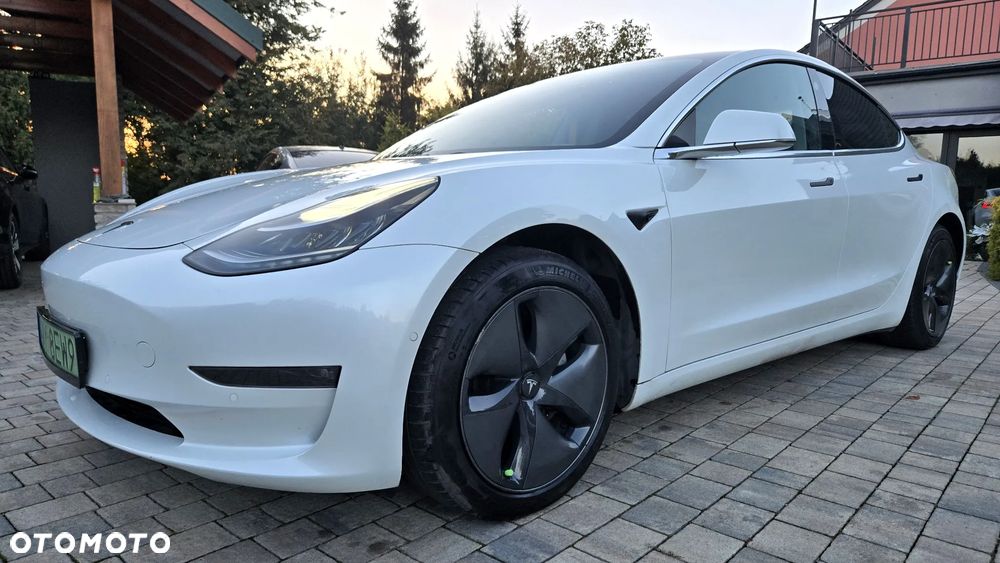 Tesla Model 3 - 3