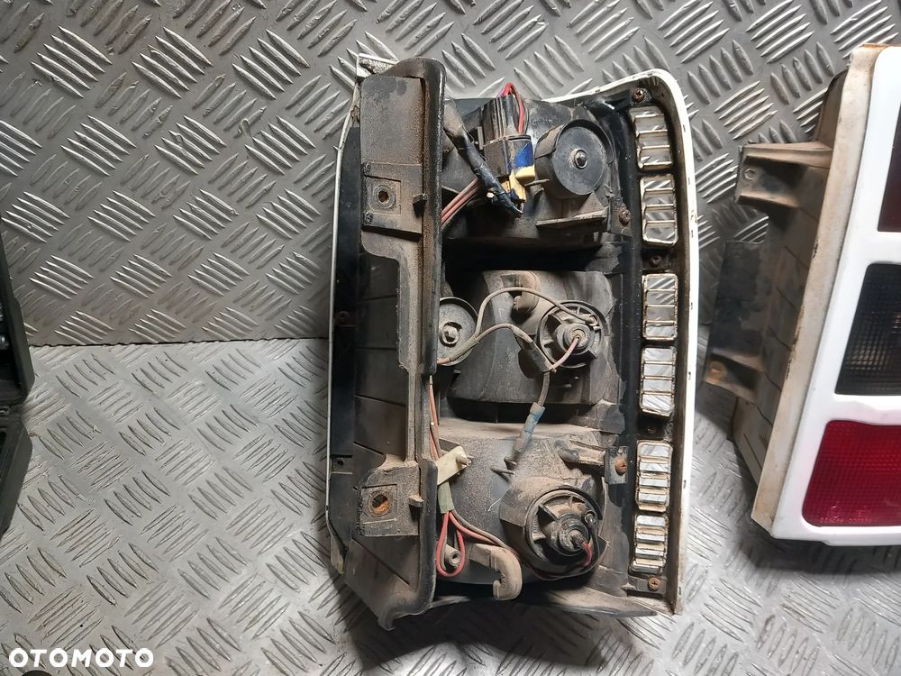 MITSUBISHI PAJERO LAMPY TYLNE KOMPLET - 7