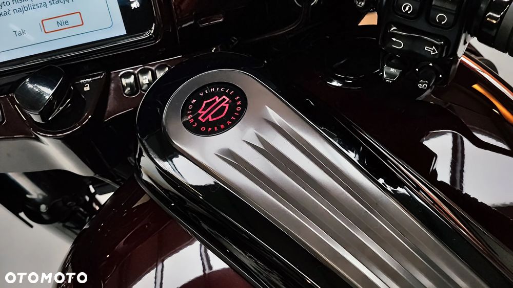 Harley-Davidson CVO Street Glide - 13