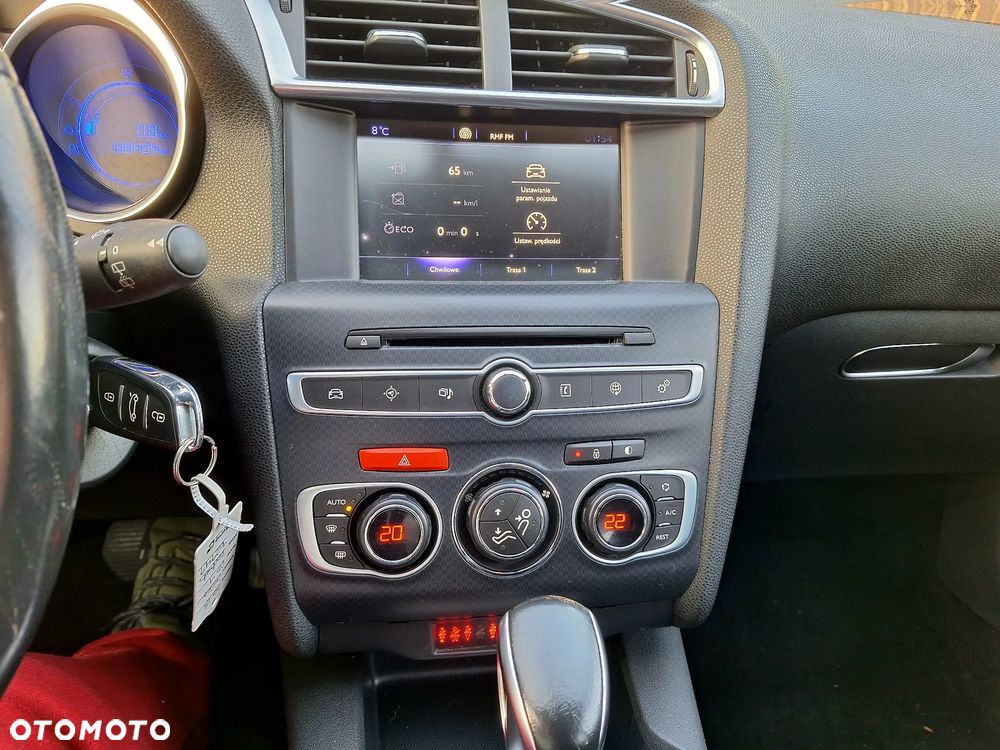 Citroën DS4 1.6 e-HDi SoChic MCP - 21