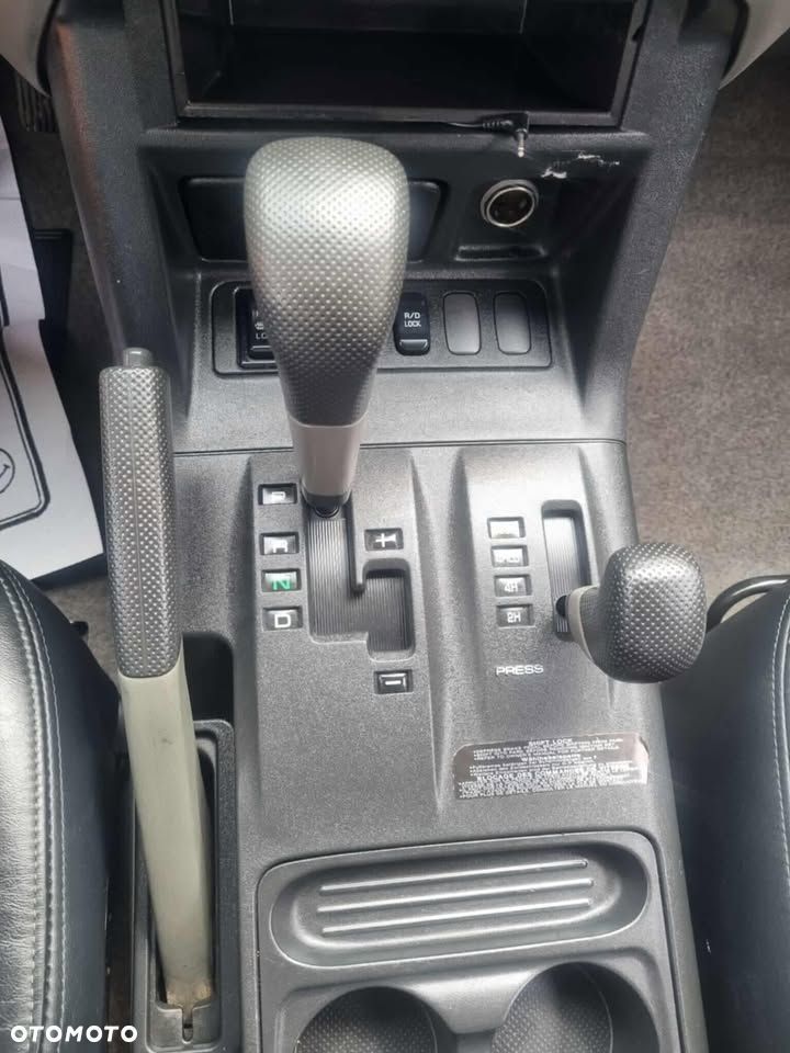 Mitsubishi Pajero - 11