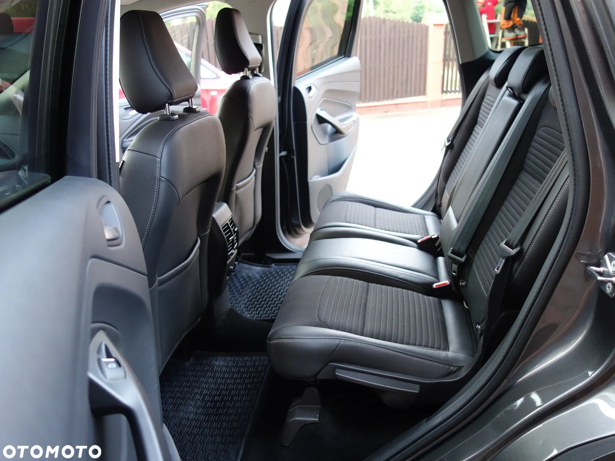 Ford Kuga 2.0 TDCi 4x4 Titanium - 25