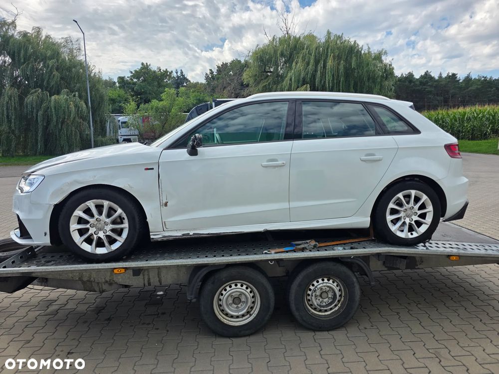 Audi A3 Sportback 1.6 TDI S line Sportpaket - 5