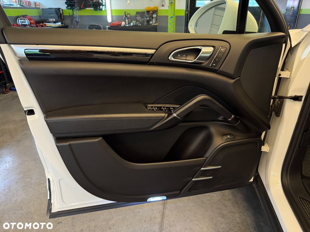 Porsche Cayenne S E-Hybrid - 13